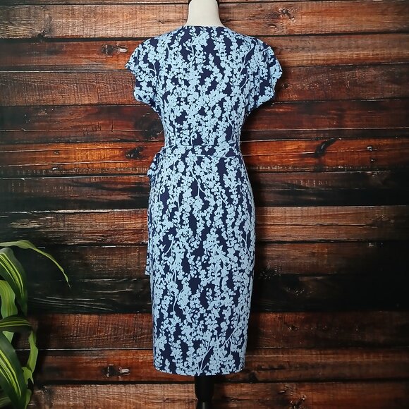 Maggy London Wrap Dress Size 6 Blue Floral Tie Waist Cap Sleeve Stretch - Picture 4 of 9